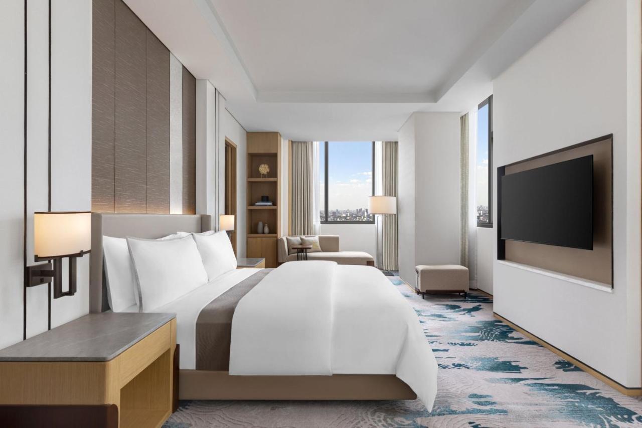 Отель The Westin Manila Pasig City Экстерьер фото