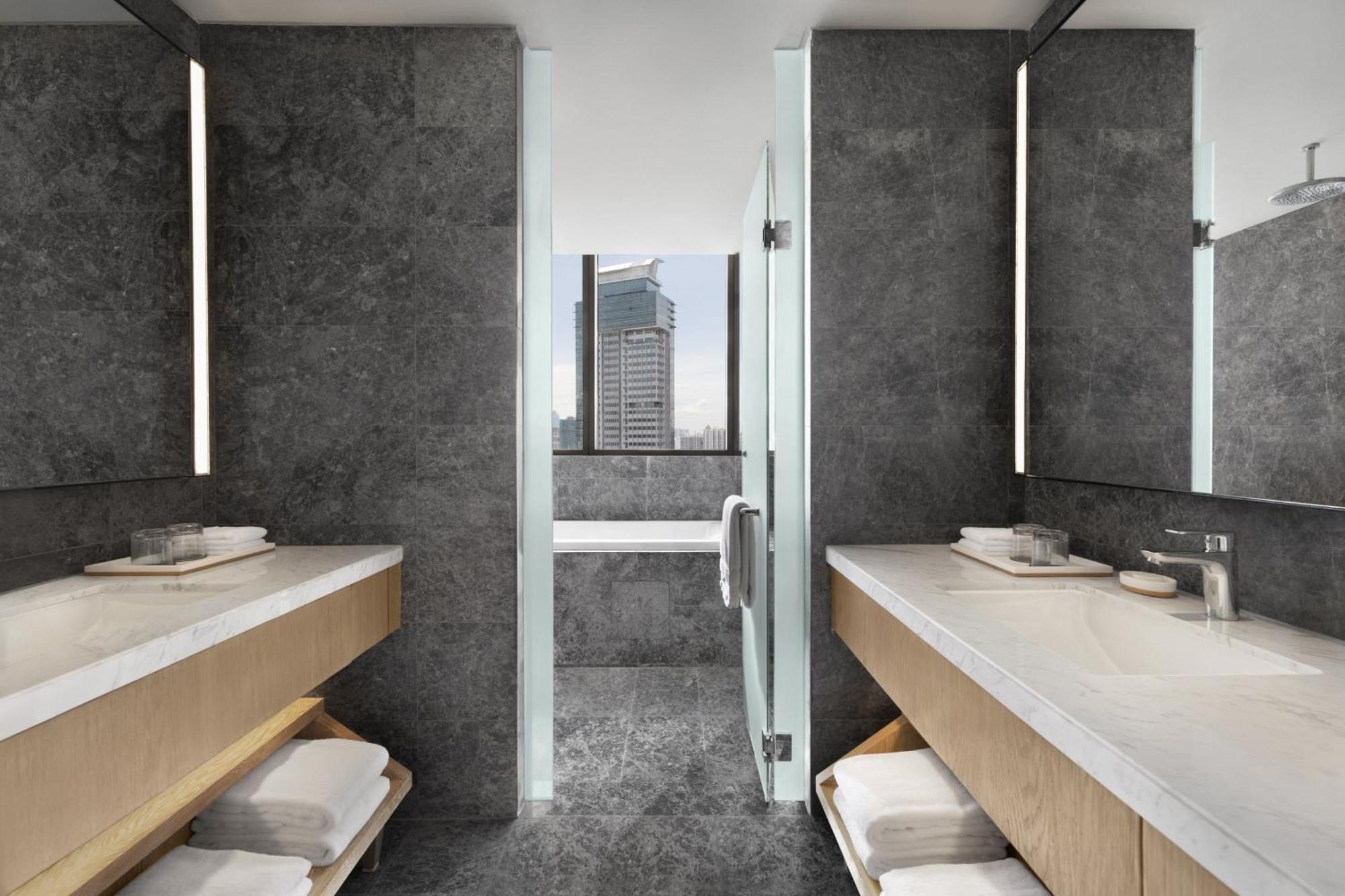 Отель The Westin Manila Pasig City Экстерьер фото