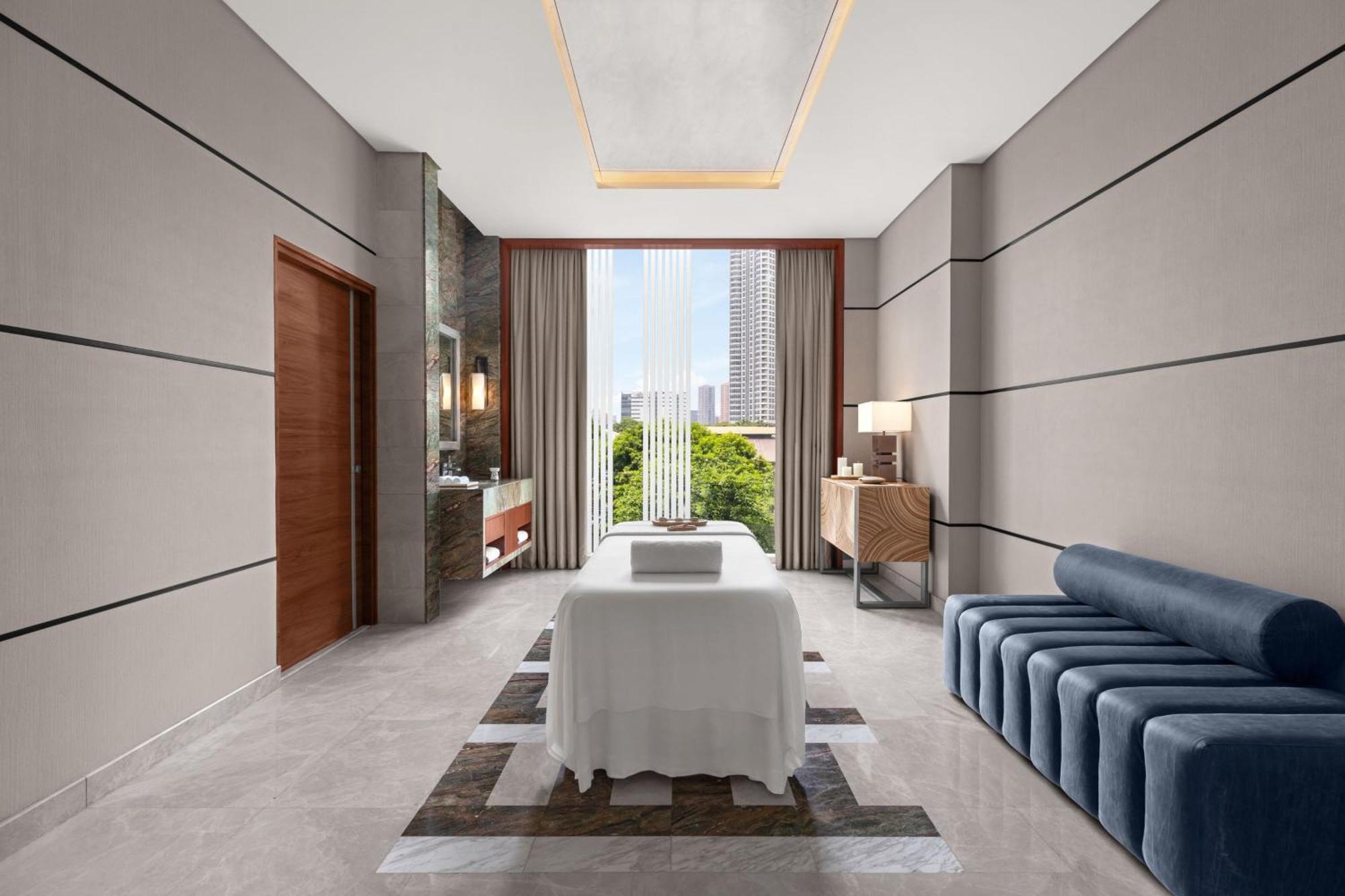 Отель The Westin Manila Pasig City Экстерьер фото