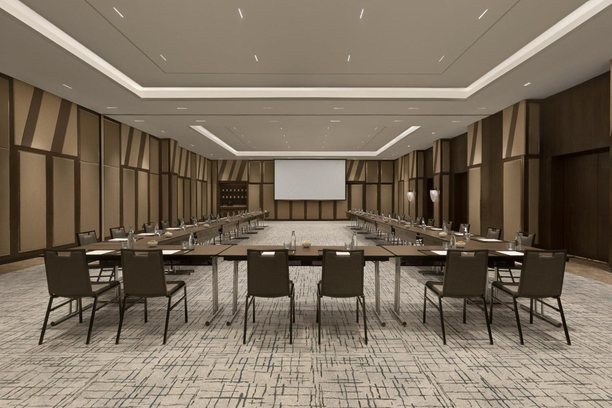 Отель The Westin Manila Pasig City Экстерьер фото