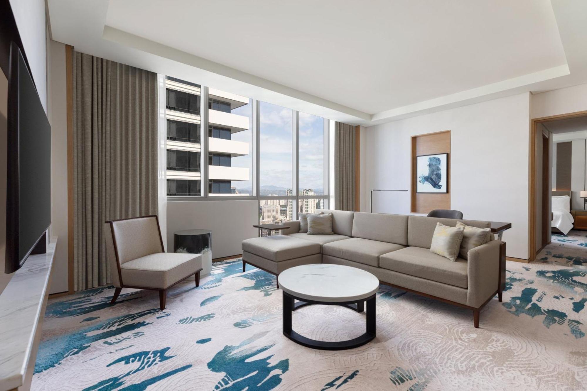 Отель The Westin Manila Pasig City Экстерьер фото